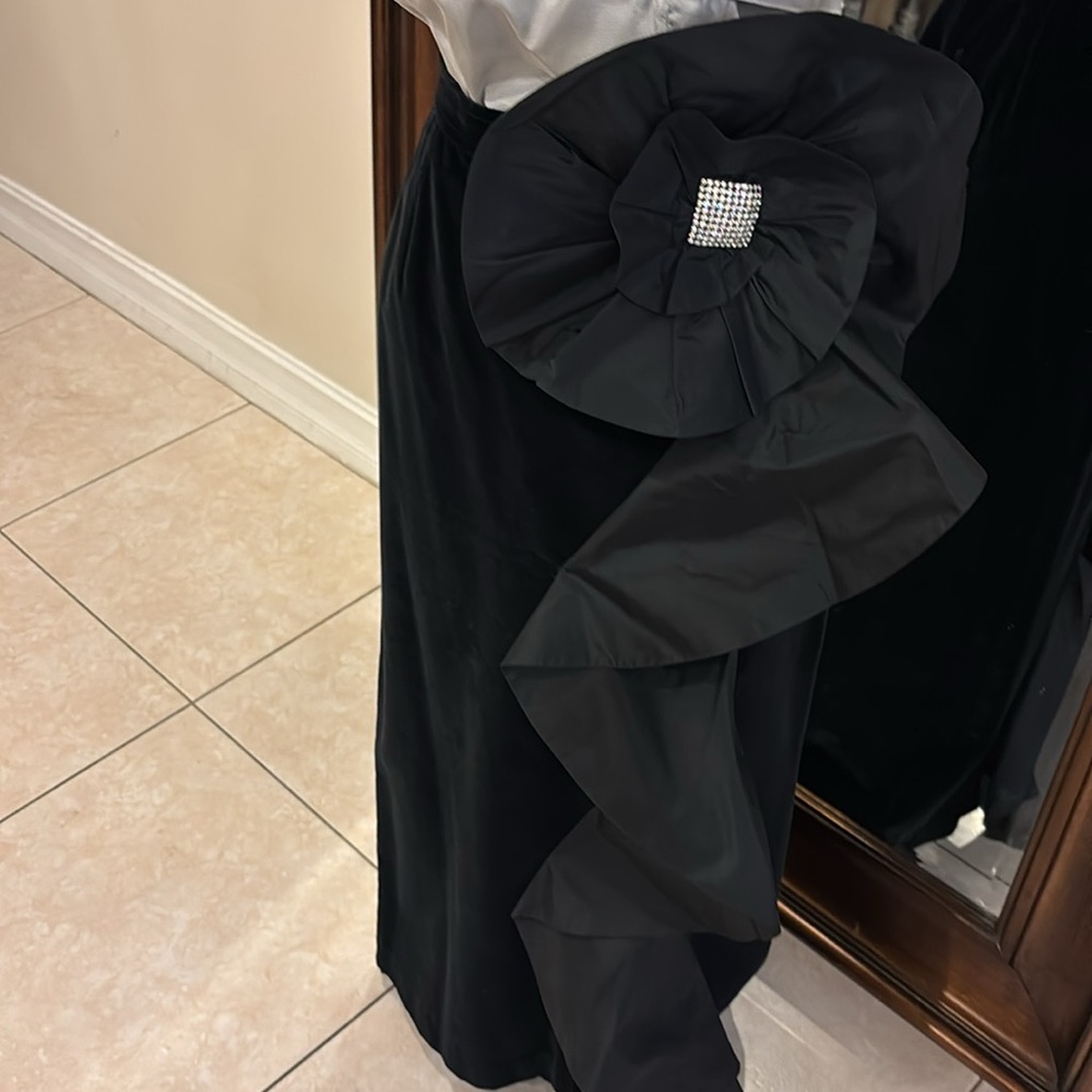 Vintage Black Rosette Waterfall-Ruffle Velvet Skirt. Size 46 US Large - Picture 5 of 7